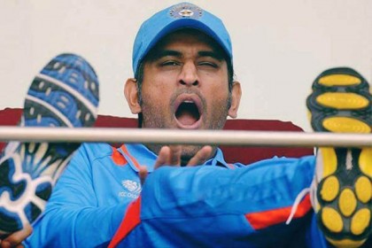 ধোনিকে 'ছাগল' বললেন শোয়েব মালিক