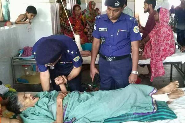 সেই বৃদ্ধা মায়ের চিকিৎসার দায়িত্ব নিল শের-ই বাংলা মেডিকেল কলেজ 