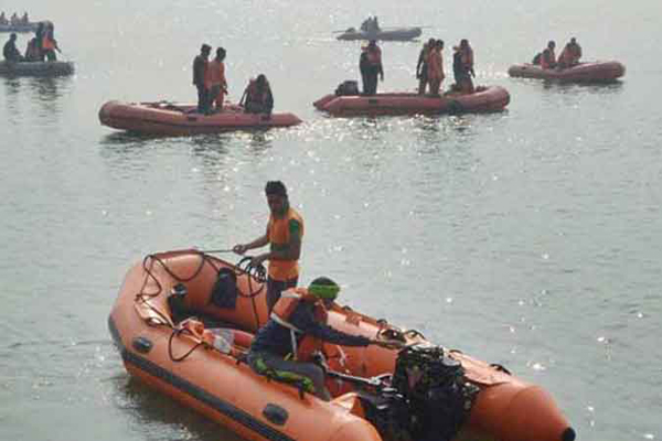 ভারতে নৌকা ডুবিতে ১০ জনের প্রাণহানি