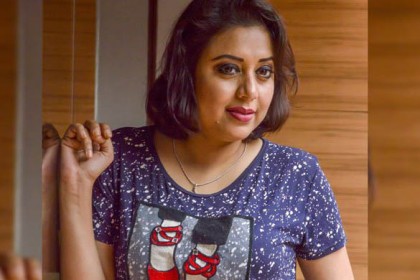 'মধ্যরাতে আমাকে ঘিরে ধরে মাতালেরা, এরপর শুরু করে...'