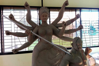 রঙ তুলির আঁচড়ের অপেক্ষায় রাঙামাটির দেবী মহামায়া
