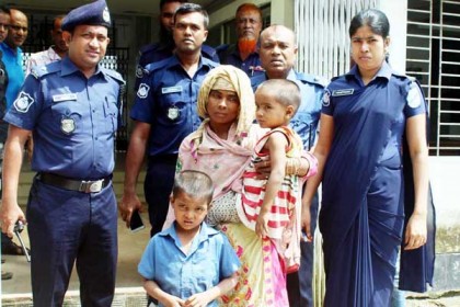 টাঙ্গাইলে 'রোহিঙ্গা' সন্দেহে দুই ছেলেসহ এক নারী আটক