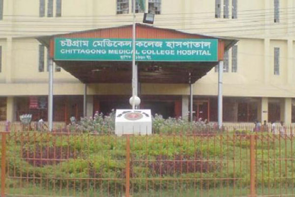 অসুস্থ ৪ রোহিঙ্গা চমেকে ভর্তি