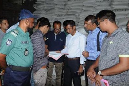 চট্টগ্রামে ৮০ হাজার বস্তা চাল জব্দ, গুদাম সিলগালা