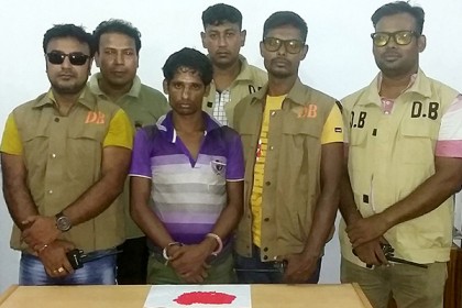 নওগাঁয় ৫৫০ পিস ইয়াবাসহ মাদক ব্যবসায়ী আটক 