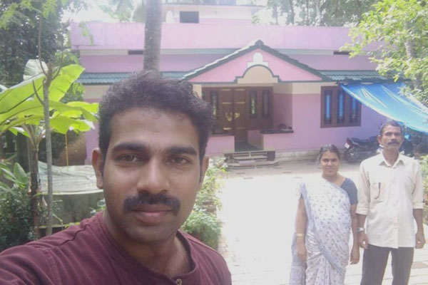 বিয়ের চেষ্টায় ব্যর্থ, ফেসবুকে পোস্ট দিয়ে পেলেন ৪ হাজার প্রস্তাব!