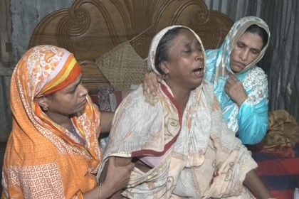মালিতে নিহত সৈনিক মনোয়ারের বরিশালের বাড়িতে শোকের মাতম
