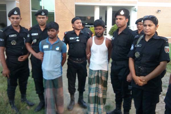 সিরাজগঞ্জে অস্ত্র-গুলিসহ শীর্ষ নৌ-ডাকাত গ্রেফতার
