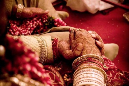 বিয়ের রাতে স্ত্রীকে তান্ত্রিকের হাতে তুলে দিলেন স্বামী!