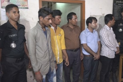 বরিশাল শেরে-ই বাংলা মেডিকেলে আটক ৫