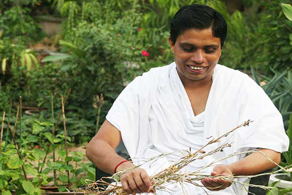 ভারতের শীর্ষ ধনীদের তালিকায় ৮ম স্থানে পতঞ্জলির সিইও