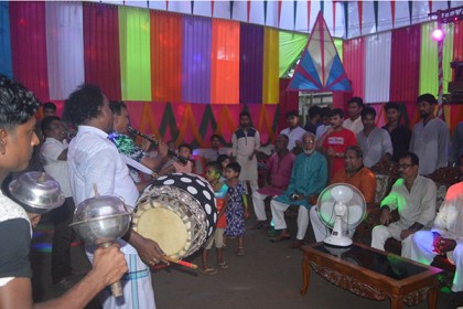 কুমিল্লায় উৎসবমুখর পরিবেশে চলছে দুর্গা পূজা