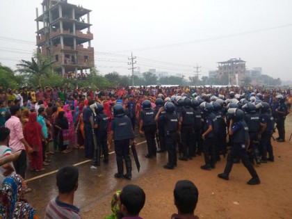 ভালুকায় শ্রমিক অসন্তোষ, পুলিশ-শ্রমিক সংঘর্ষে আহত ৩০