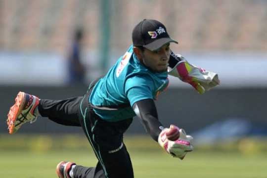 কিপিংয়ে মুশফিক নয়, লিটন
