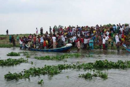 লক্ষ্মীপুরে মেঘনায় ১০ ট্রলারডুবি, এক জেলের মৃত্যু 