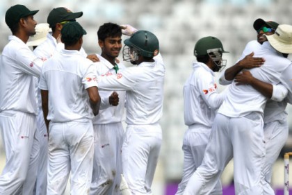 ডু প্লেসিসকে ফেরালেন সেই মুমিনুল