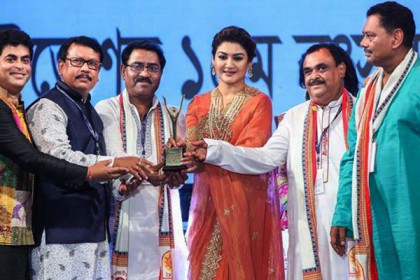 'বিসর্জন' সিনেমায় অসাধারণ অভিনয়ে পুরস্কৃত জয়া আহসান