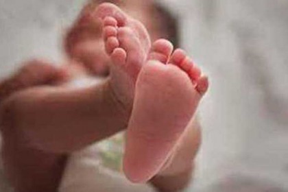 রাজধানীতে ময়লার স্তূপ থেকে নবজাতক উদ্ধার 