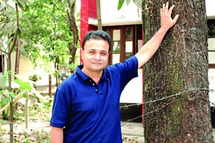ঢাকা মেডিকেলে নিউক্লিয়ার মেডিসিন বিভাগের প্রধান ডা. এজাজ