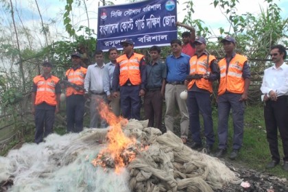 বরিশালে ৫ জেলের কারাদণ্ড, জালসহ মা ইলিশ জব্দ