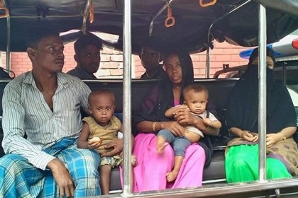 কলারোয়া সীমান্তে নারী ও শিশুসহ ৭ রোহিঙ্গা আটক
