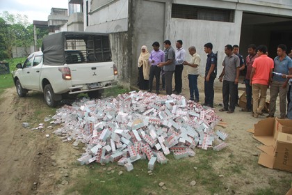মেহেরপুরে ২ লাখ সিগারেট ধ্বংস