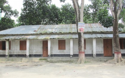 প্রধান শিক্ষক-সভাপতির বিরোধে শিক্ষার্থীরা বিপাকে