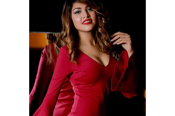 ফেসবুক লাইভে এভ্রিল সম্পর্কে যা বললেন পিয়া...