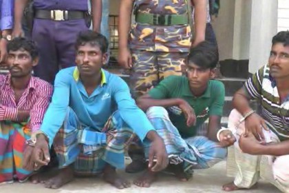 ইলিশ মাছ ধরায় ভোলায় ১৫ জেলের দণ্ড