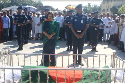 শ্রদ্ধা আর ভালোবাসায় অন্তিম শয়ানে কমরেড জসিম মন্ডল