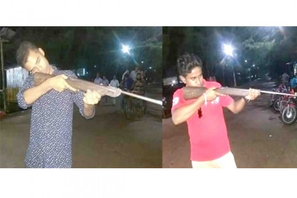 ফেসবুকে বন্দুক তাক করা ছবি দিয়ে সমালোচনায় দুই ছাত্রলীগ নেতা