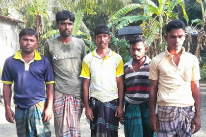 ফরিদপুরে ৮০ কেজি ইলিশসহ ৬ জেলে আটক