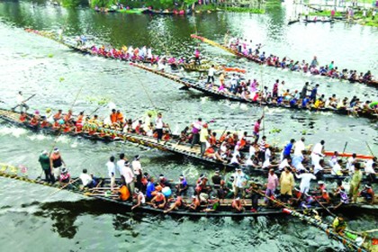 উজিরপুরে কচা নদীতে ১৫৮তম নৌকা বাইচ 