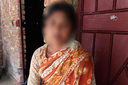 ঠাকুরগাঁওয়ে বিয়ের দাবিতে প্রেমিকের বাড়িতে প্রেমিকার অনশন