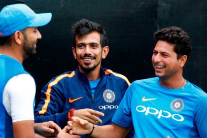 নারী ভক্তদের যেভাবে সামলান কুলদীপ-চাহাল