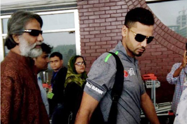 দক্ষিণ আফ্রিকার উদ্দেশে ঢাকা ছাড়লেন মাশরাফি-সাকিবরা