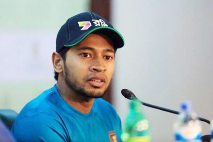 মুশফিক নন, মাঠে ফিল্ডিংয়ের পজিশন ঠিক করে দিচ্ছে কোচ!