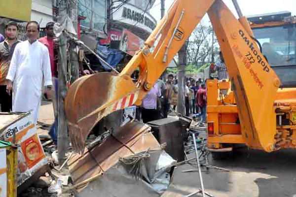 চট্টগ্রামের আগ্রাবাদে উচ্ছেদ অভিযান