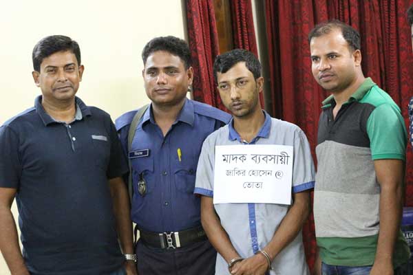 কোম্পানীগঞ্জে ইয়াবা ব্যবসায়ী তোতা গ্রেফতার