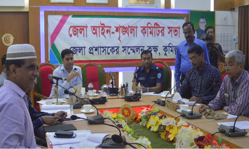 'দাউদকান্দি ব্রিজের টোল প্লাজার অনিয়মে দীর্ঘ যানজট'