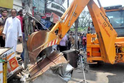 চট্টগ্রামের আগ্রাবাদে উচ্ছেদ অভিযান
