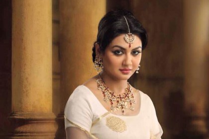 সৃজিতের নতুন ছবি 'ভাওয়াল রাজা'তে জয়া