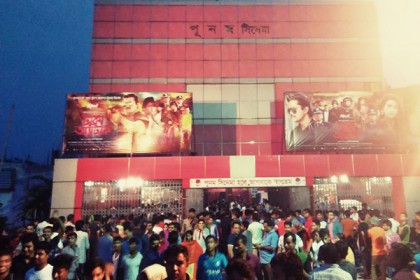 'ঢাকা অ্যাটাক'র পাইরেসির খবর দিলেই ৩ লাখ টাকা