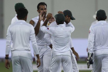তবুও দুবাই টেস্টে সুবিধাজনক স্থানে শ্রীলঙ্কা