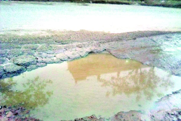 টঙ্গী-কালীগঞ্জ সড়ক যেন মরণ ফাঁদ