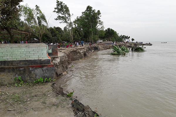 সিরাজগঞ্জে ভাঙ্গছে নদী, নিঃস্ব হচ্ছে মানুষ
