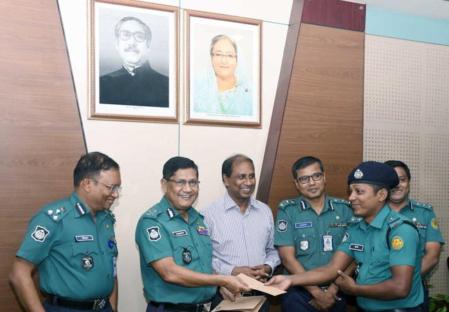 ডিএমপি'র মাসিক অপরাধ পর্যালোচনা সভায় শ্রেষ্ঠ হলেন যারা