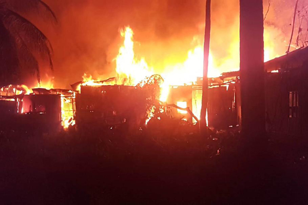 লক্ষ্মীপুরে অগ্নিকান্ডে ৯টি ব্যবসায়িক প্রতিষ্ঠান পুড়ে ছাই