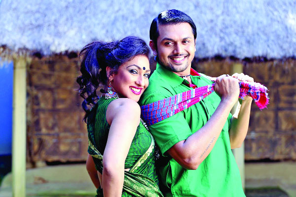 নাচে গানে শুভ-ঋতুপর্ণা
