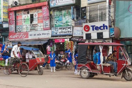 ফেনীতে স্বাভাবিক জনজীবন, আটক ৫ 